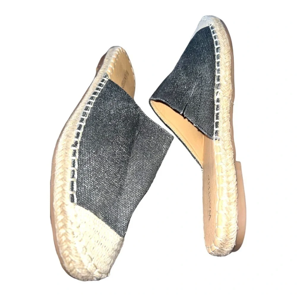 ▶️ Wanted ◀️ Slip on espadrille with subtle sparkle!